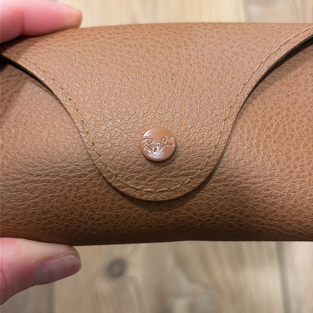 Ray-Ban sunglass case - Picture 4 of 4